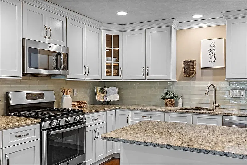 1 bed, 1.0 bath, 933 sqft, $1,850 — Photo 3