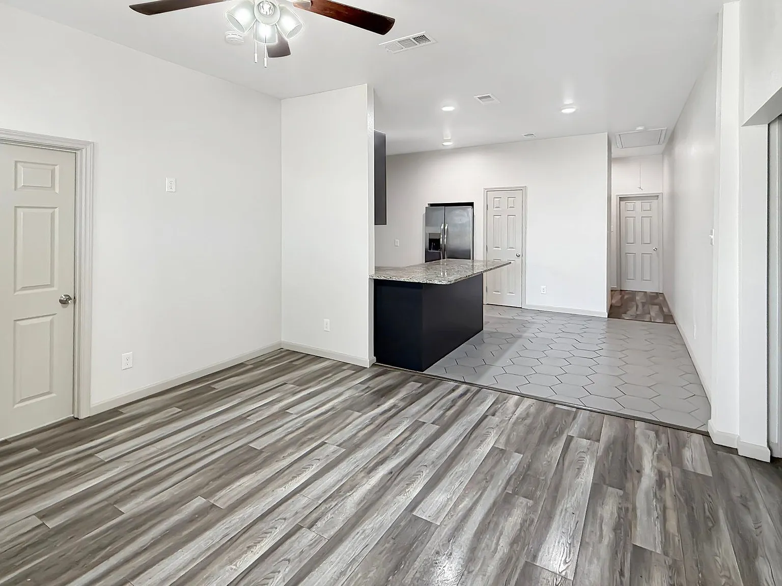 3 bed, 2.0 bath, 1400 sqft, $2,100 — Photo 4