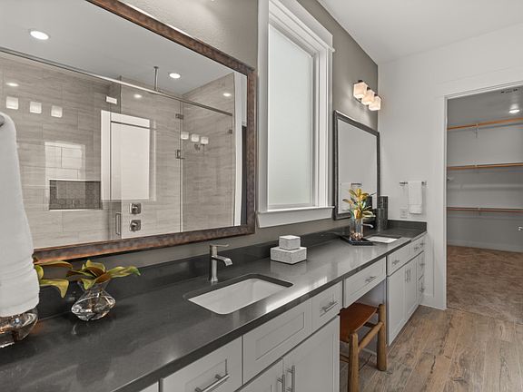 Double Vanity Sinks at Owner s Bathroom