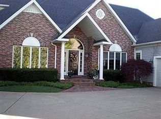 282 Lake Pointe Dr, Akron, OH 44333