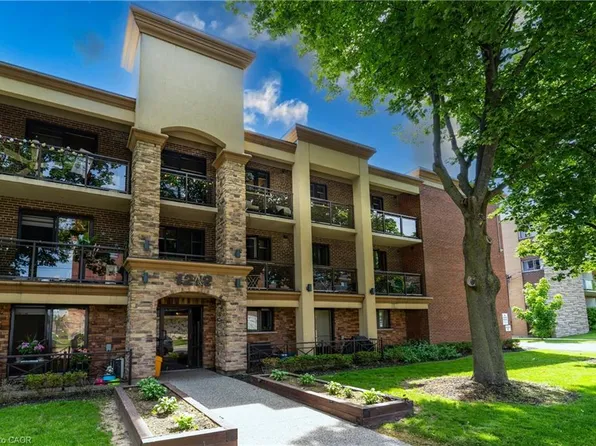 1212 Fennell Ave E #304, Hamilton, ON L8T 1T2