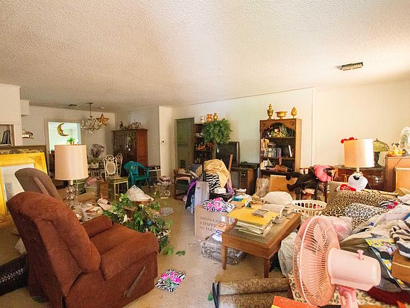 3rd image of 2435 Rodge Dr