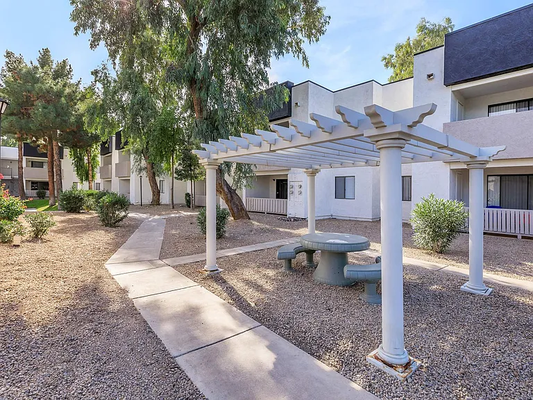 Sun Creek Apartments — Photo 7