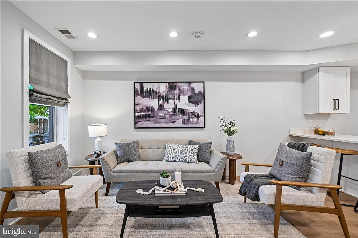 3 bed, 2.5 bath, 1470 sqft, $3,600 — Photo 3