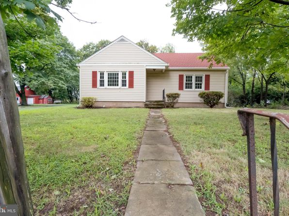 912 Hilltown Pike