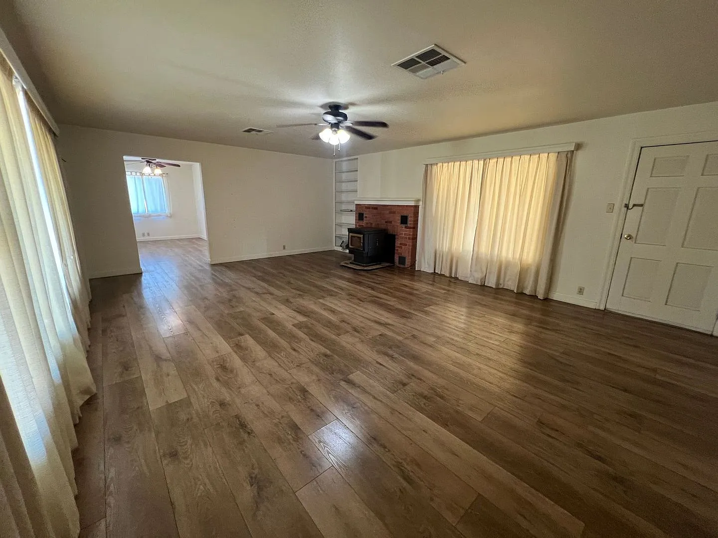3 bedroom 1 bath home in Red Bluff — Photo 2
