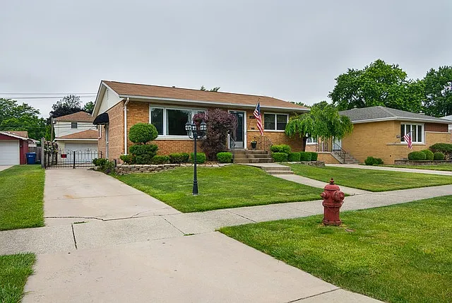 10024 S 52nd Ave photo 1