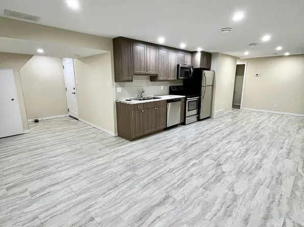4020 108th St NW, Edmonton, AB T6J 1C1