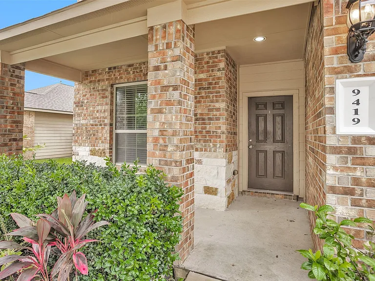 9419 Elliotts Ct — Photo 5