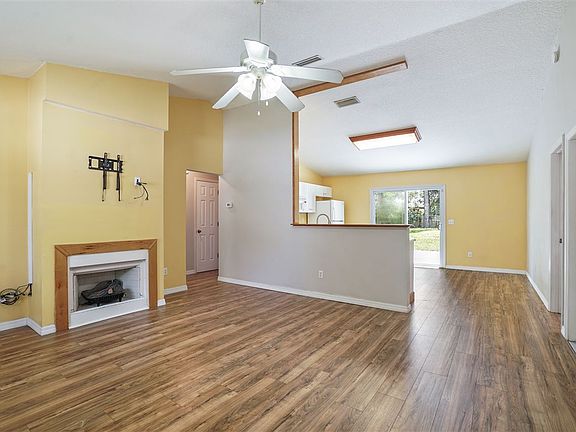 4th image of 1015 Kennedy Dr