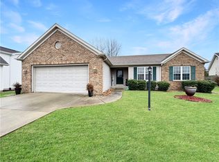 6 Ridgefield Ln, Charleston, IL 61920