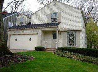 922 Morewood Pkwy, Rocky River, OH 44116
