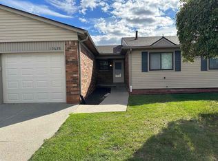 13628 Villa Pointe Dr, Warren, MI 48088