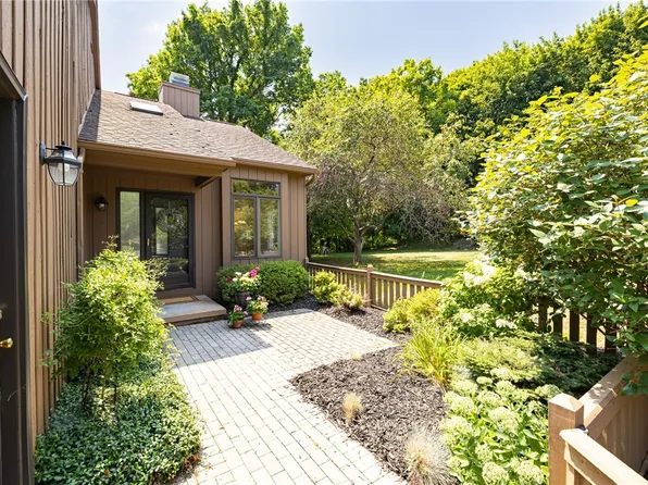 21 Sky Ridge Dr, Rochester, NY 14625