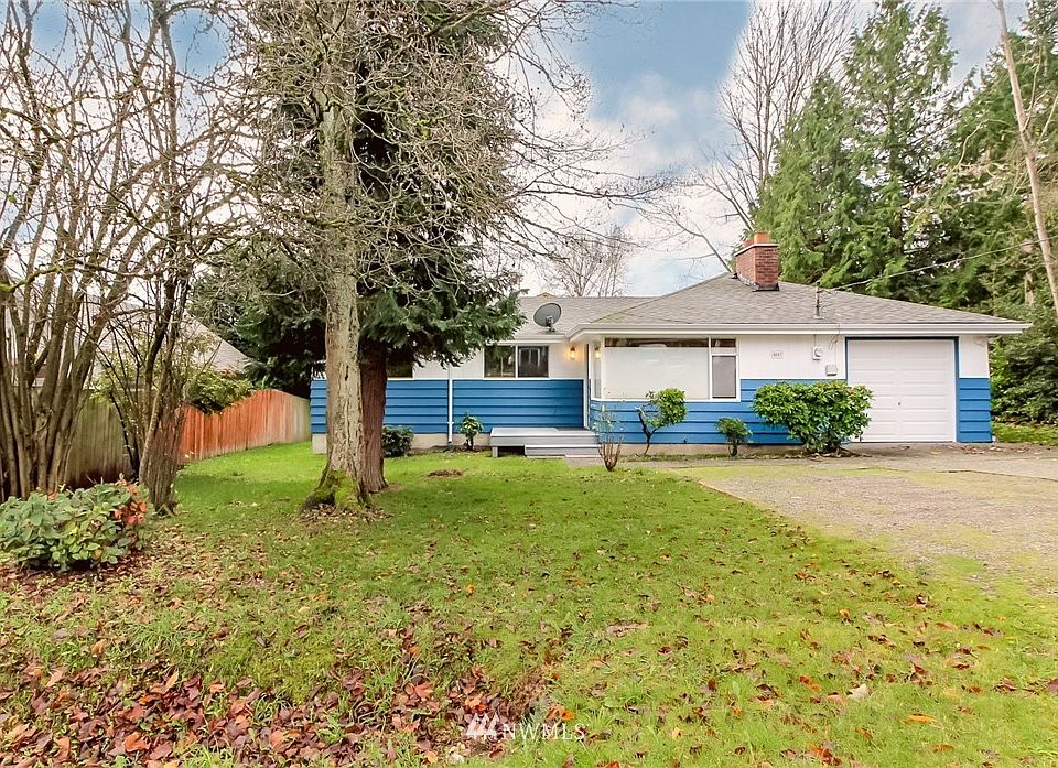 This gorgeous single story home is like brand new and "move in ready."