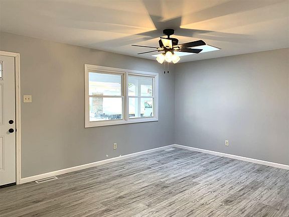 2nd image of 12469 Glengate Dr