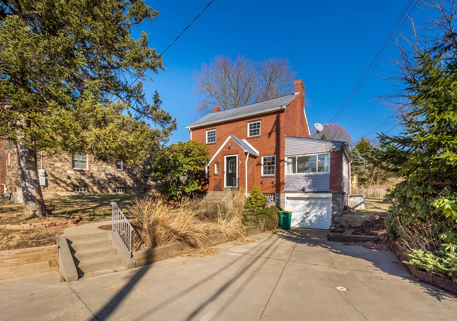 Beautifully Updated 2-Bedroom In O'Hara Township, Available For January 1st!! — Photo 1