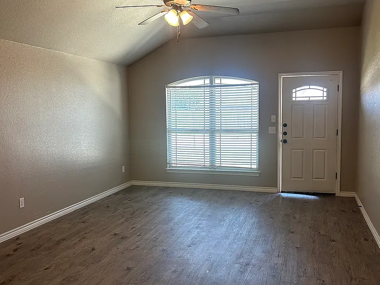 4300 Hunters Place Dr #B — Photo 2