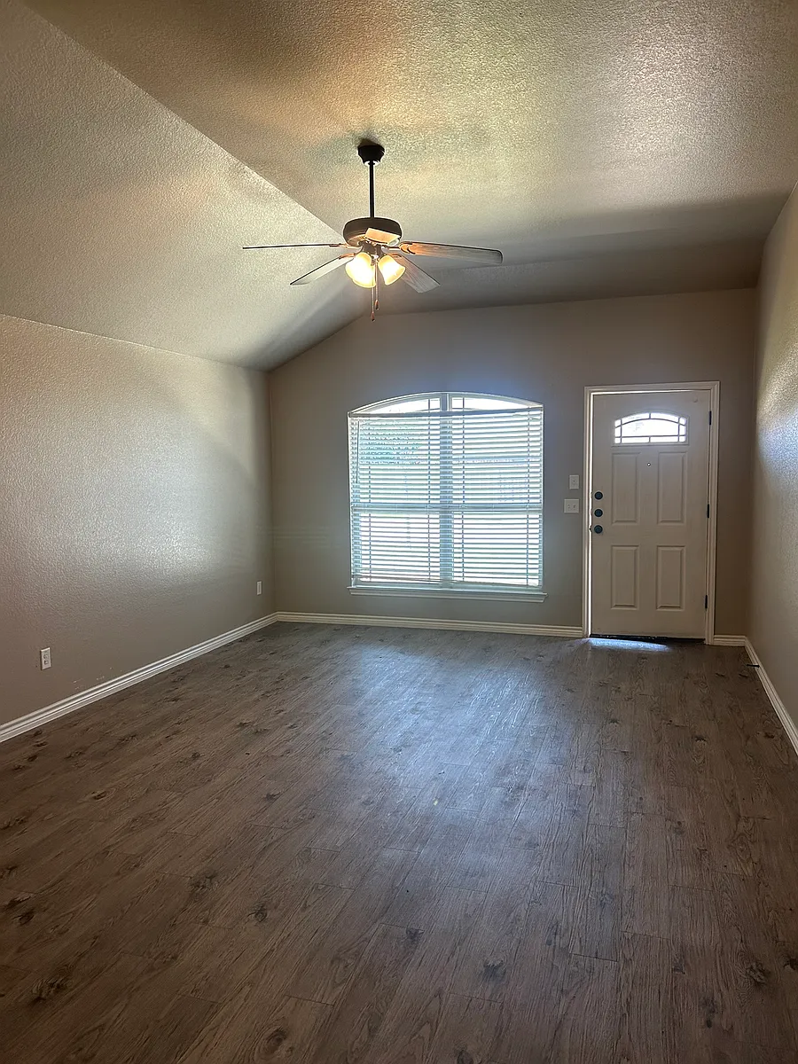 Building Photo - 4300 Hunters Place Dr #B