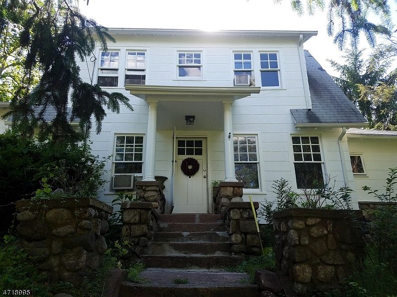 1st image of 471 Island Ave