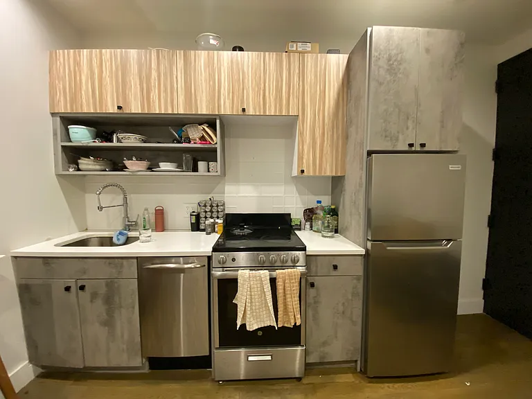 961 Seneca Ave #1B — Photo 8