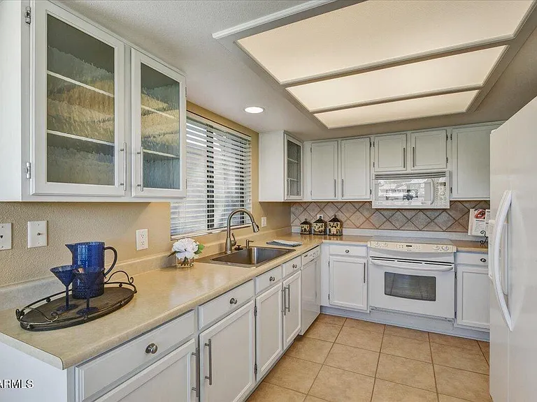 9630 W Tonto Ln — Photo 7