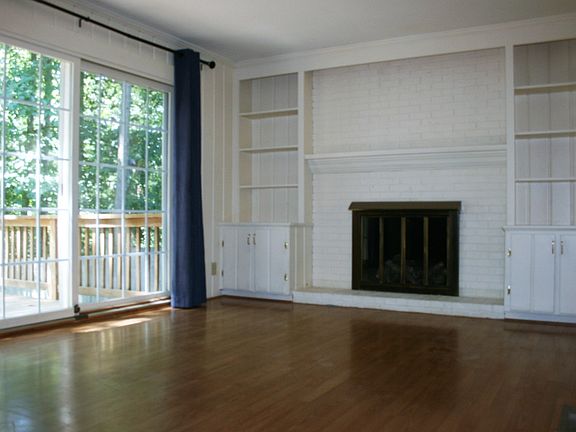 Den w/fireplace