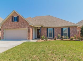 215 Still Waters Rd, Broussard, LA 70518