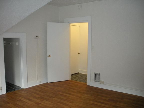3rd image of 1222 Columbia St APT 3