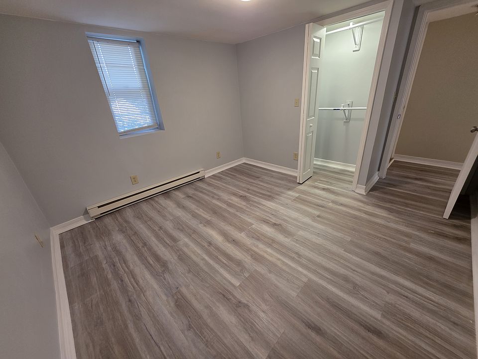 1st image of 154 Middle St Floor 1