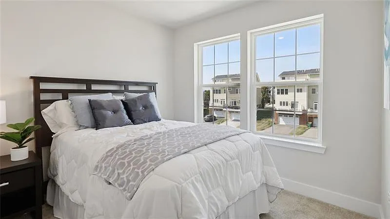 3 bed, 3.5 bath, $3,000 — Photo 3