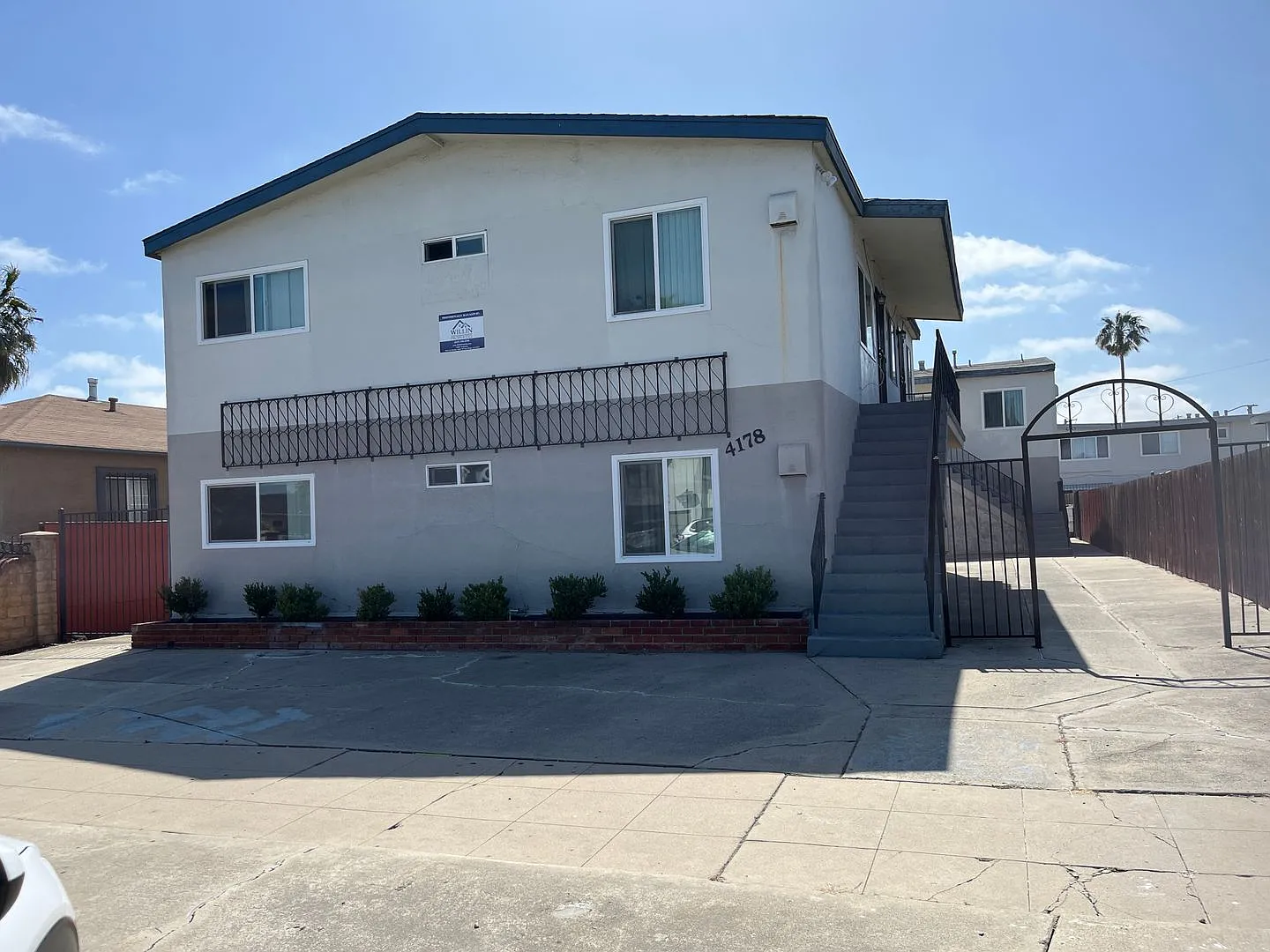North Park - Large Lower 1br/1ba Unit, Coin Laundry On Site — Photo 1
