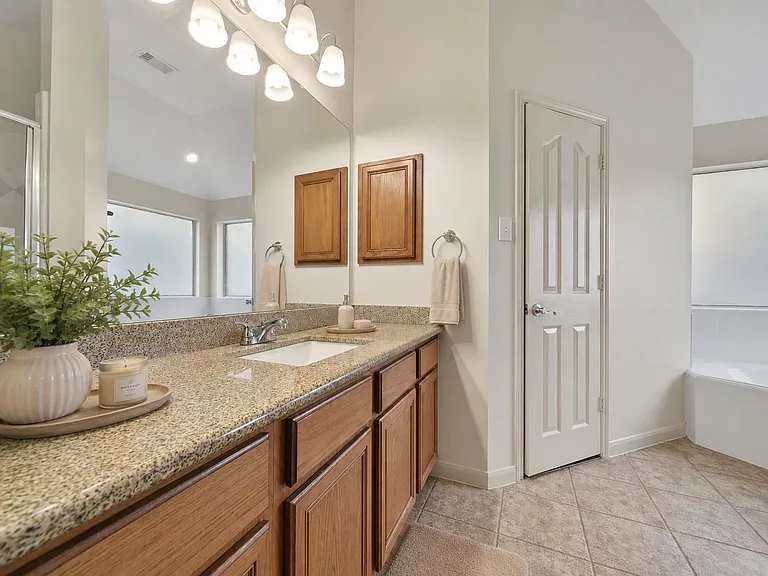 32026 Annice Ln — Photo 10