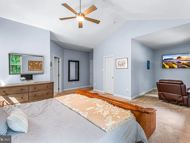 10870 Hammond Dr — Photo 29