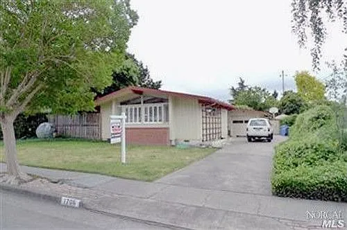 1706 El Camino Way photo 1