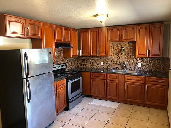 3rd image of 303 17th St SE #3