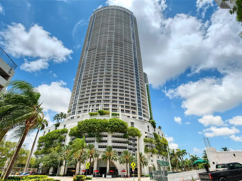 1750 N Bayshore Dr #3205