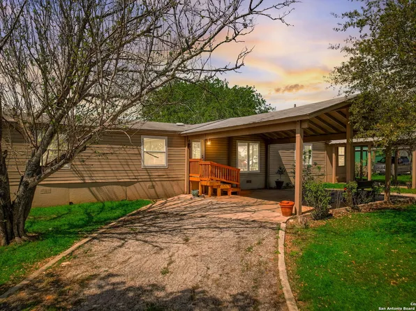 111 BLUEFIELD, Pleasanton, TX 78064
