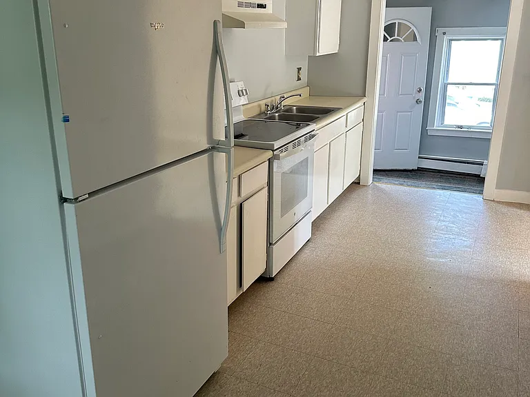 229 Sewall St #B — Photo 8