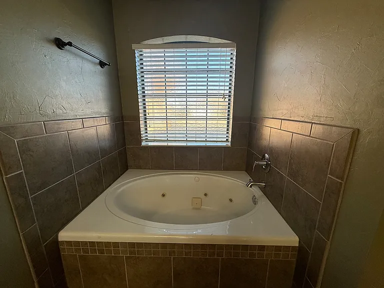 18509 Chestnut Oak Dr — Photo 19