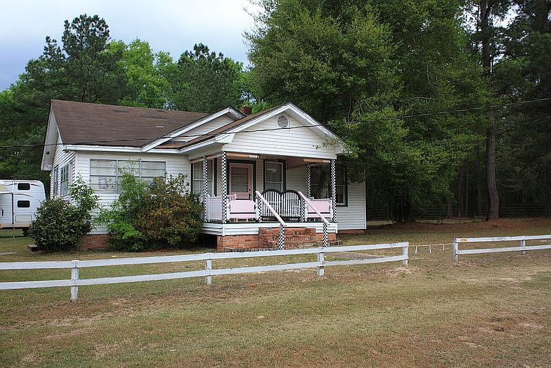 HOUSE/STORE/RESTAURANT