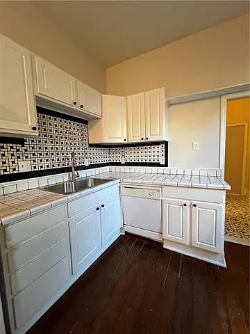 1033 Port St — Photo 10