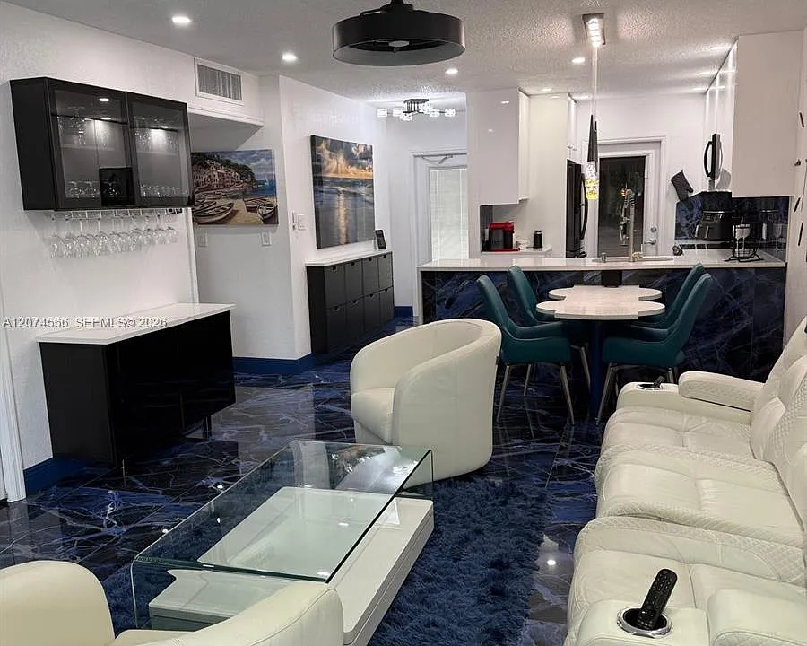 5121 W Oakland Park Blvd #212