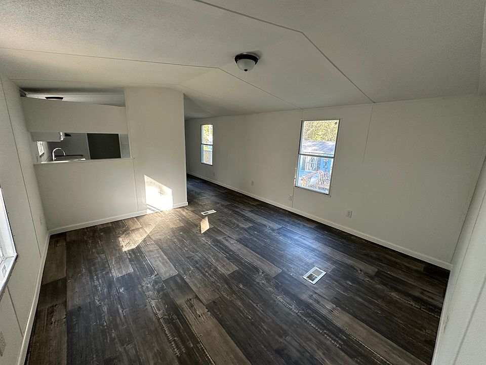 Spacious living room