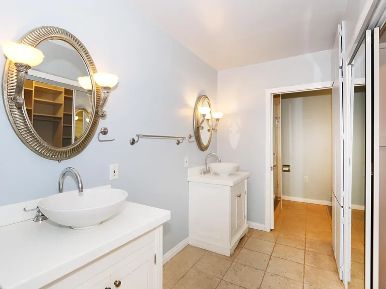 1609 Capistrano Ave — Photo 11
