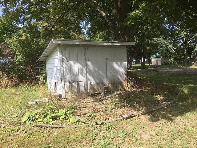 2nd image of 138 Maple St