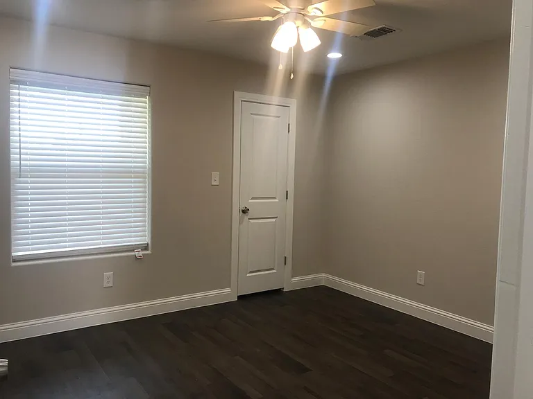 902 N Bush Ave — Photo 10
