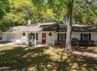 9 Miller Dr W, Beaufort, SC 29907