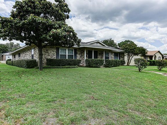 2nd image of 2347 Larchmont Dr