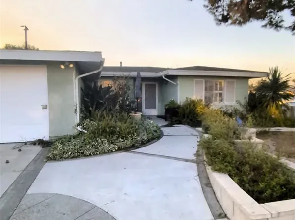 2983 Royal Palm Dr, Costa Mesa, CA 92626